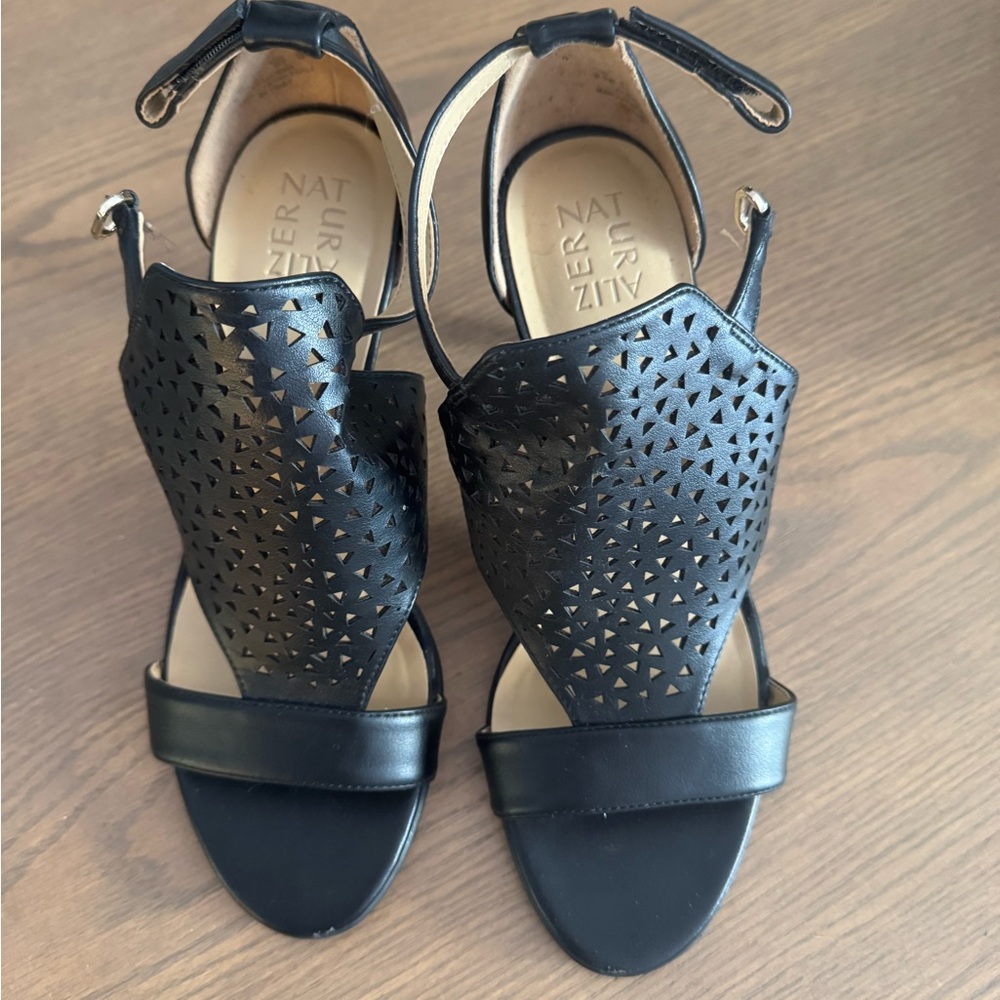 Naturalizer black heels size 9
